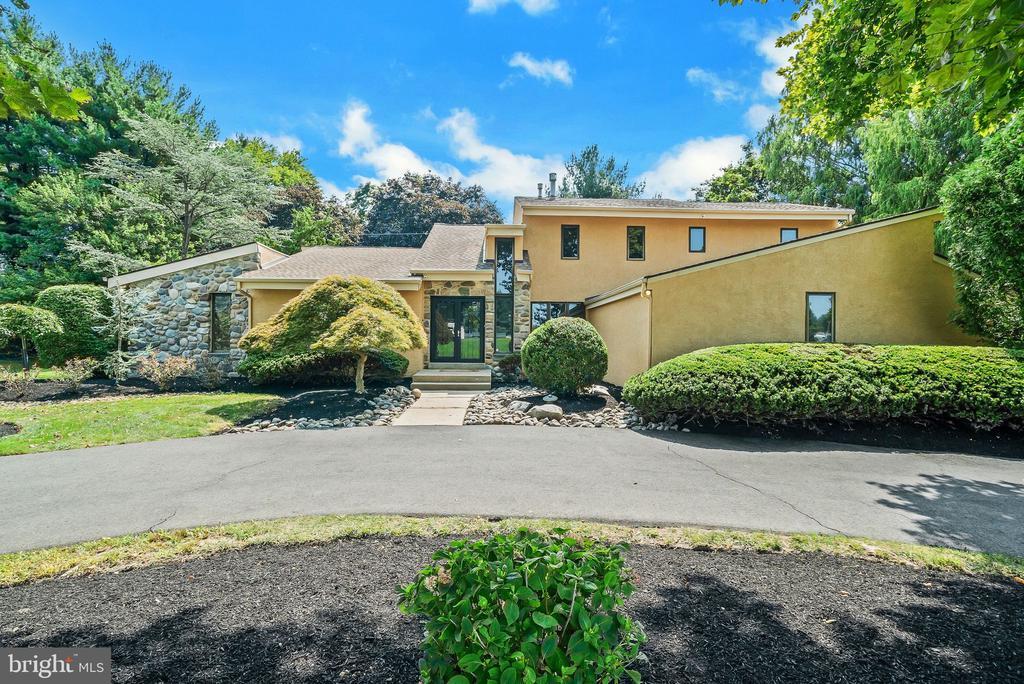 468 Long Ln in Huntingdon Valley, PA - Building Photo