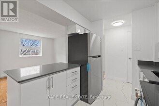 7555 Goreway Dr in Mississauga, ON - Building Photo - Building Photo