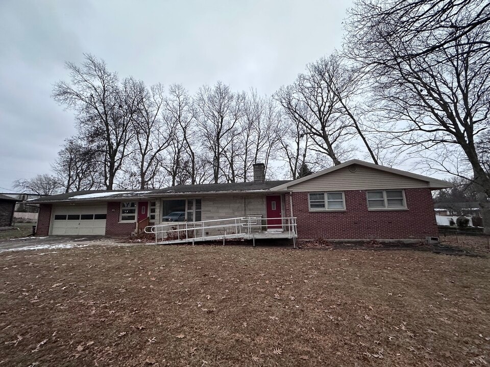 206 Oak Hill Dr in Danville, IL - Building Photo