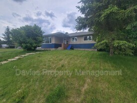 9620-9675 75 Street NW in Edmonton, AB - Building Photo