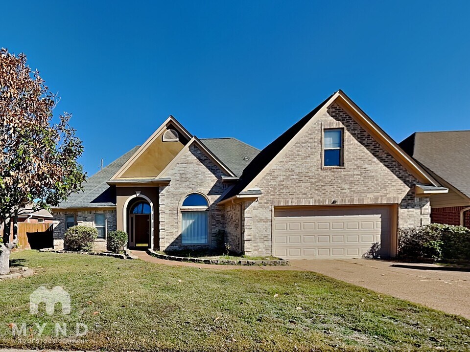 9368 Brancaster Dr in Cordova, TN - Foto de edificio