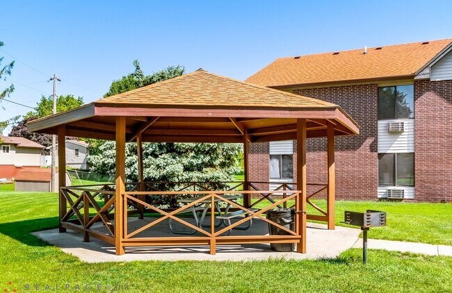 206 Harrison Ct in Baxter, IA - Building Photo - Building Photo