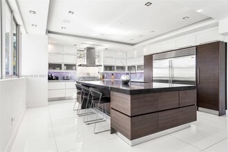 300 Royal Plaza Dr in Fort Lauderdale, FL - Foto de edificio - Building Photo