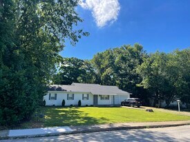 1445 N Giles Rd in Fayetteville, AR - Building Photo