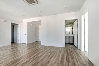The Stanford West in Santa Monica, CA - Building Photo - Building Photo