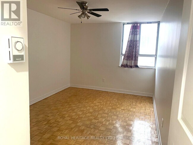 1 Massey Square in Toronto, ON - Building Photo - Building Photo