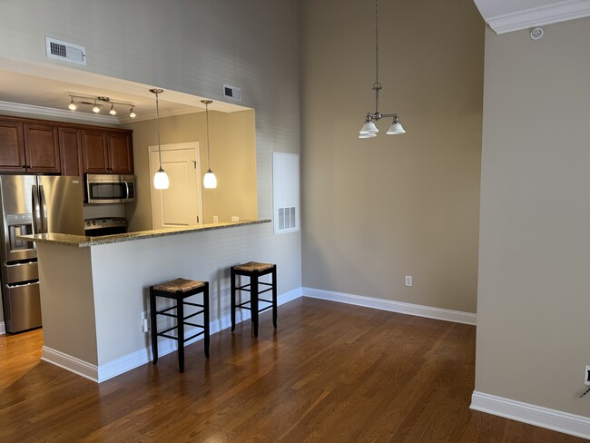 301 E Tremont Ave, Unit 3rd Floor in Charlotte, NC - Foto de edificio - Building Photo