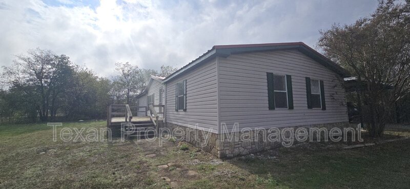 14421 State Hwy 171 in Cresson, TX - Building Photo