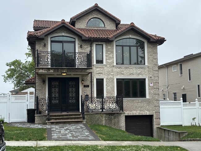 property at 199-28-128 21st Ave