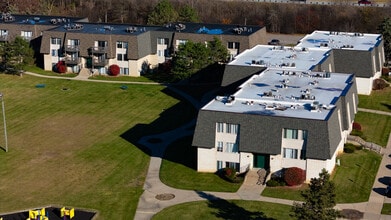 Boulder Creek Apartments in Burton, MI - Building Photo - Building Photo