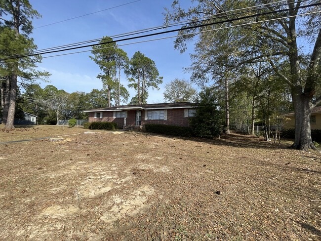 1920 Charlton Dr in Dothan, AL - Foto de edificio - Building Photo