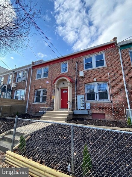 1613 18th St SE in Washington, DC - Building Photo - Building Photo