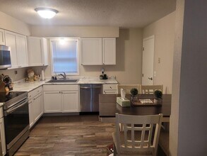 208 W Pine Ave in Mitchell, SD - Building Photo - Building Photo