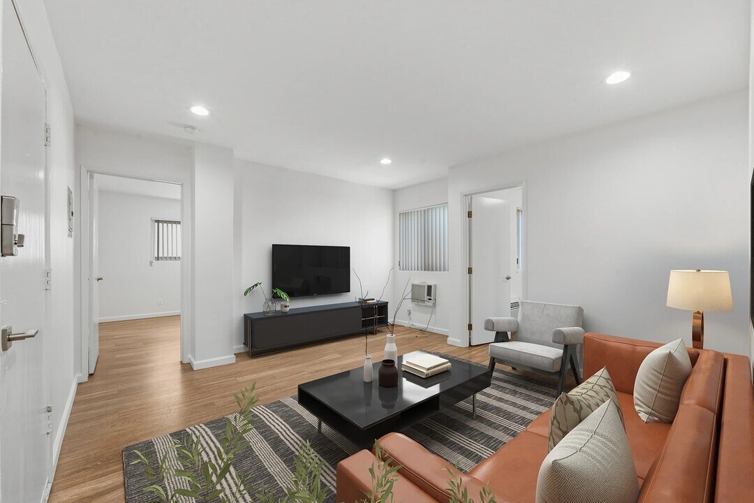 925 W 30th St in Los Angeles, CA - Building Photo