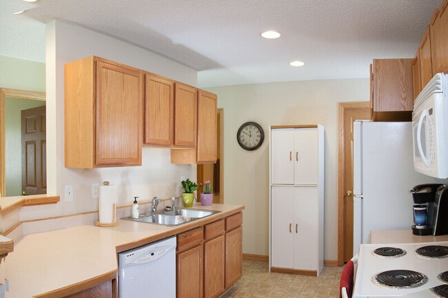 508 Lulu Ln in Roberts, WI - Building Photo - Building Photo