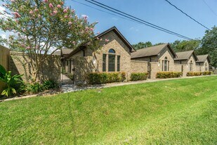 308 Reppert St in Bacliff, TX - Building Photo