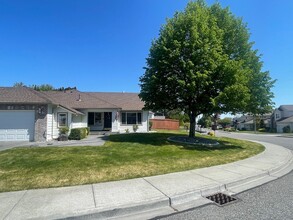 3008 Sonoran Dr in Richland, WA - Building Photo - Building Photo