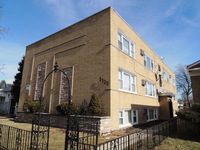 3525 S Central Ave in Cicero, IL - Building Photo