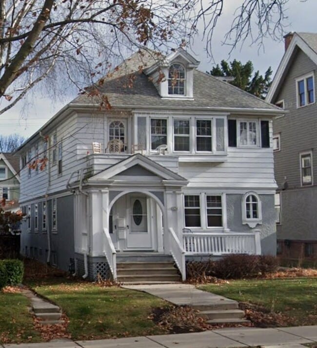 property at 2858-2858 N Maryland Ave