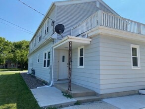 1222 Missouri Ave, Unit 2 in South Milwaukee, WI - Building Photo - Building Photo