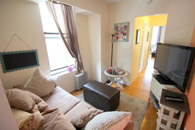 201 E 73rd St-Unit -1 in New York, NY - Building Photo - Building Photo