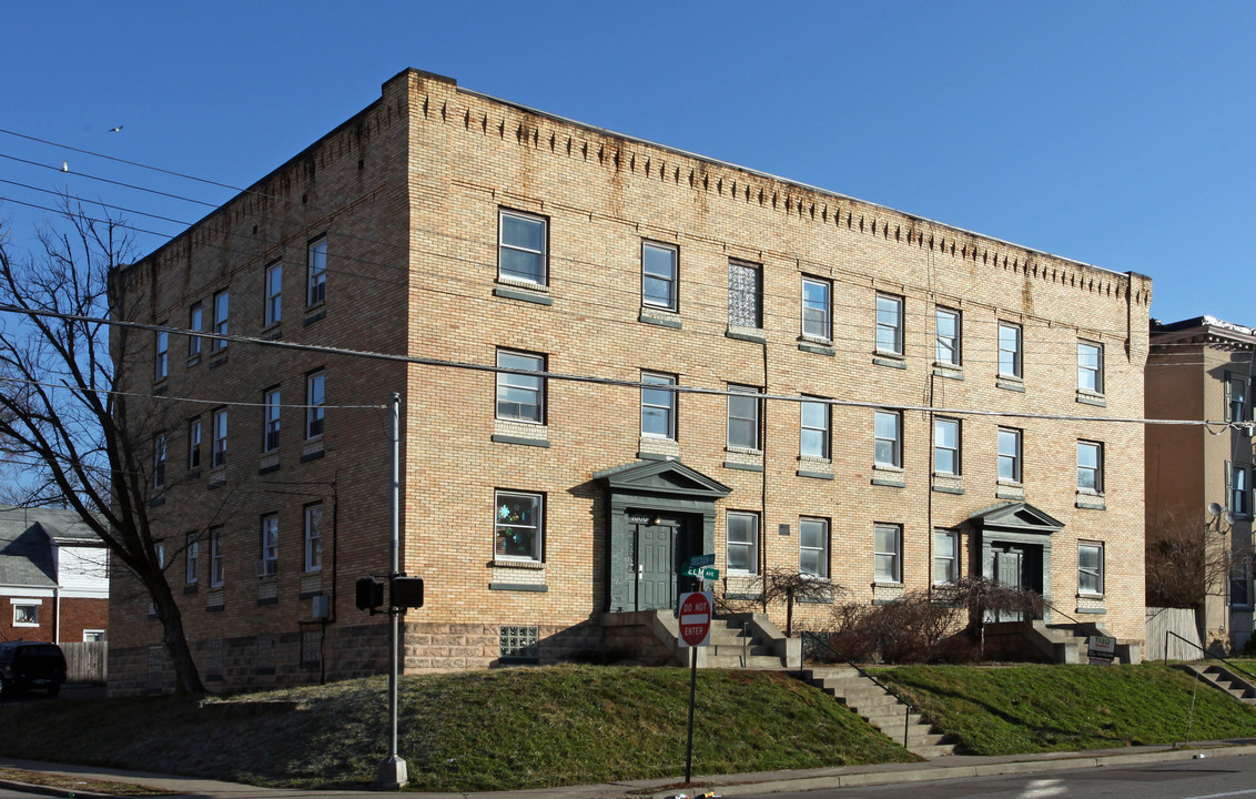 2000 Elm Ave in Cincinnati, OH - Building Photo