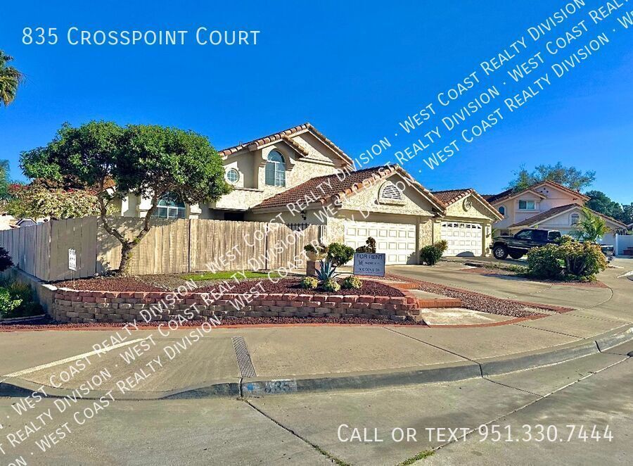 835 Crosspoint Ct in San Diego, CA - Building Photo