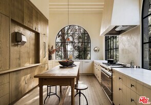 7776 Firenze Ave in Los Angeles, CA - Building Photo