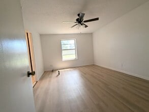 234 E Greenfield Dr in Wake Village, TX - Building Photo - Building Photo