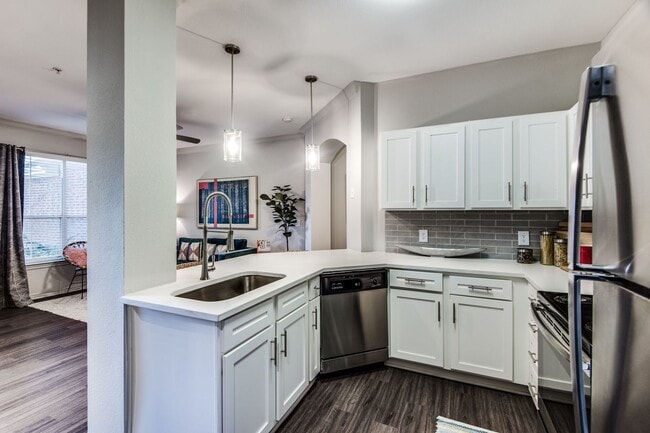 12599 Briar Forest Dr in Houston, TX - Building Photo - Building Photo