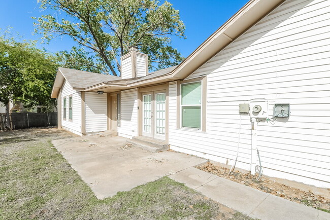 property at 2006 Twisted Oak Cir
