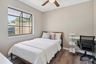 511 SW 69th St, Unit C in Gainesville, FL - Building Photo