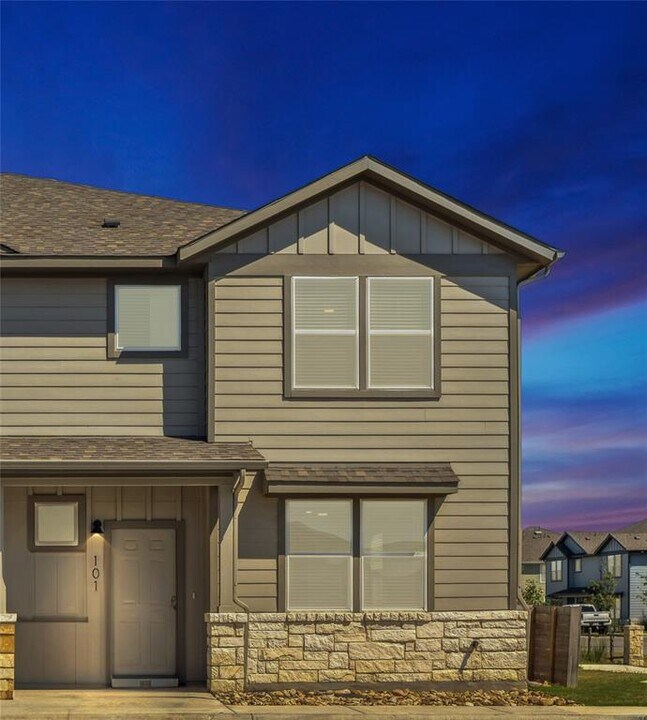 202 Evans St in Hutto, TX - Building Photo