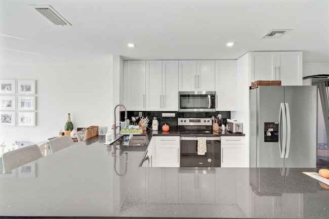 3961 Adra Ave in Doral, FL - Building Photo - Building Photo