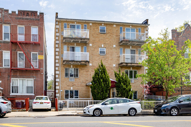 6113 23rd Ave in Brooklyn, NY - Foto de edificio - Building Photo