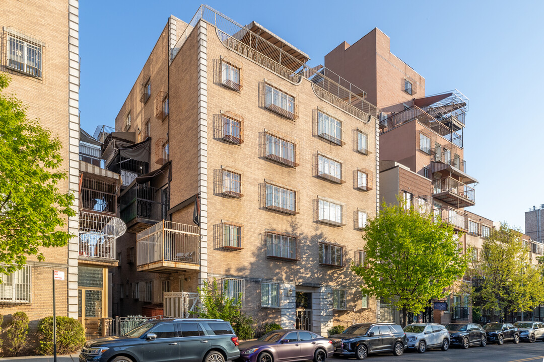 13 Lorimer St in Brooklyn, NY - Building Photo