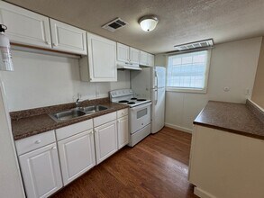 1034 W Village Ct, Unit D in Pasadena, TX - Building Photo - Building Photo