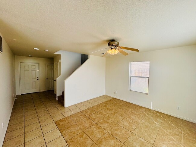 40350 Maravilla Dr in Palmdale, CA - Foto de edificio - Building Photo