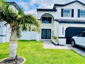 5901 S Sable Cir in Margate, FL - Building Photo - Building Photo