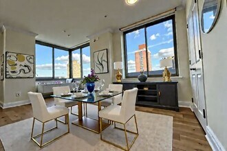 400 E 90th St in New York, NY - Building Photo - Building Photo