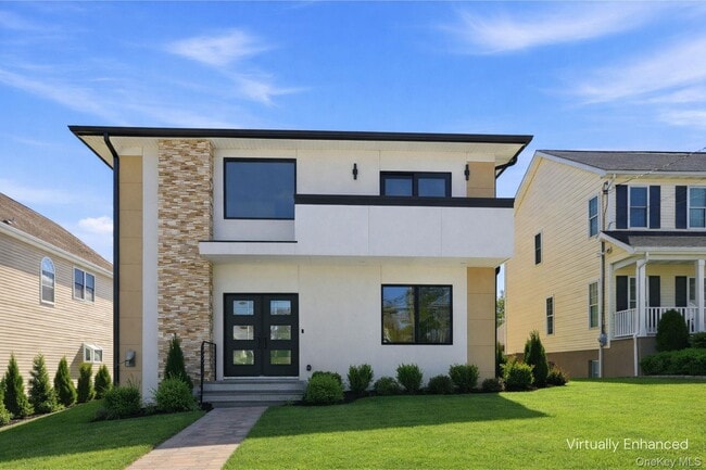 31 Gedney Way in White Plains, NY - Building Photo - Building Photo