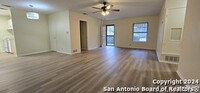 334 Cherrywood Ln in San Antonio, TX - Foto de edificio - Building Photo