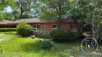 564 State St in Jesup, GA - Foto de edificio - Building Photo