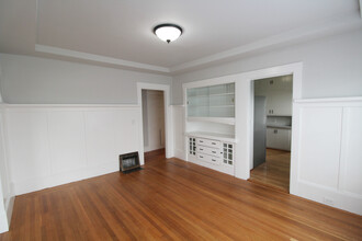 2860 Delaware St in Oakland, CA - Building Photo - Building Photo
