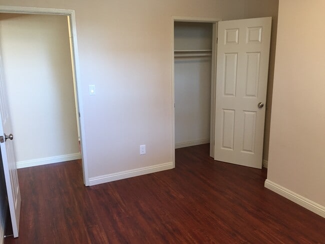 2308 Clark Ln, Unit 4 in Redondo Beach, CA - Foto de edificio - Building Photo