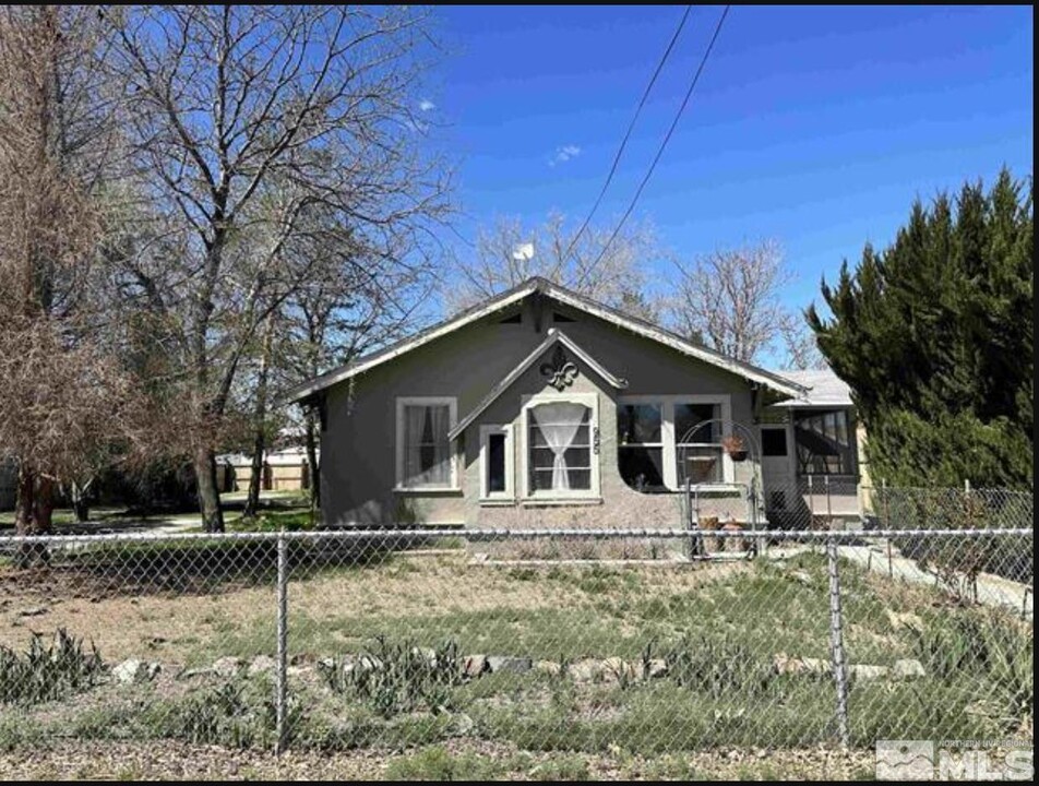 955 Grinnel Ave in Lovelock, NV - Building Photo