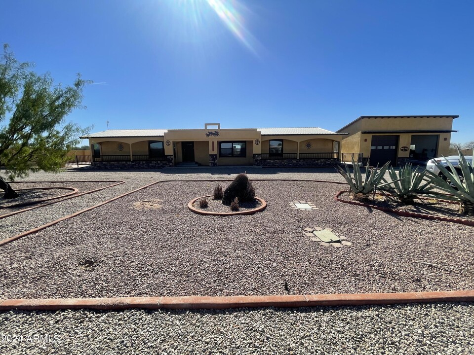 22737 E Turbo Dr in Florence, AZ - Building Photo