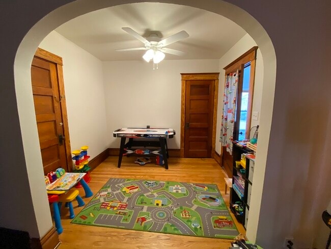 property at 729 Glen Oak St