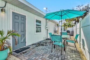 2084 Grove St in Sarasota, FL - Building Photo