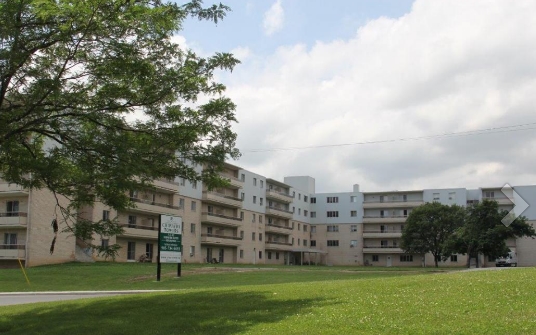 Chippawa Towers in Welland, ON - Building Photo